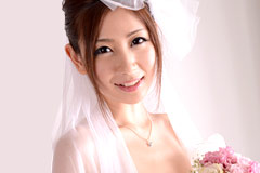 The Bride Runs Away: Can Not Forget Your Voice and Face Kaori Maeda